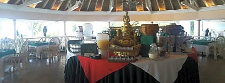 Coco Reef Resort & Spa