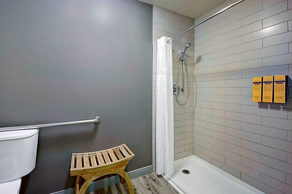 Best Western Plus Peppertree Airport Inn