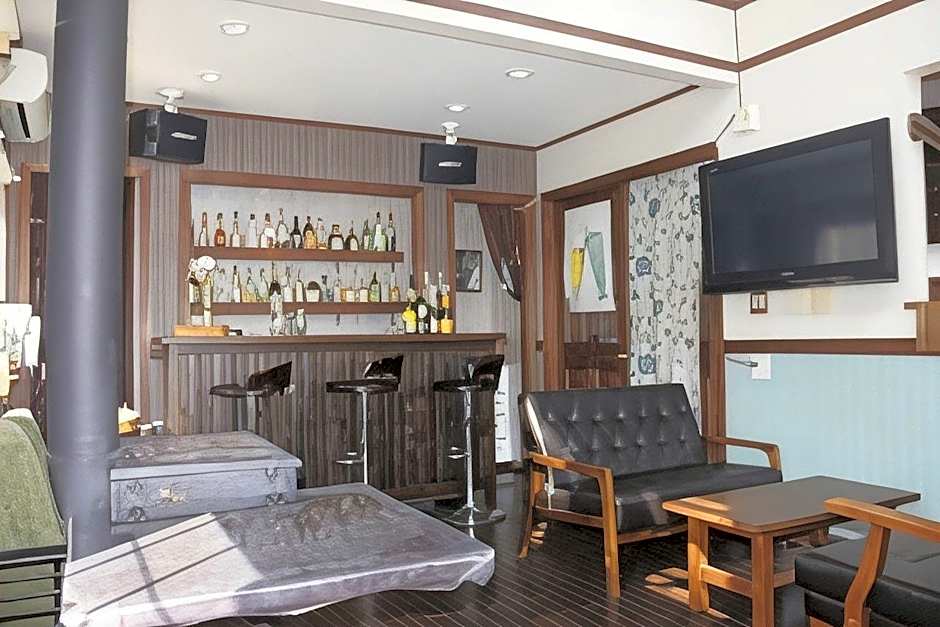 Iza Kamakura Guest House And Bar