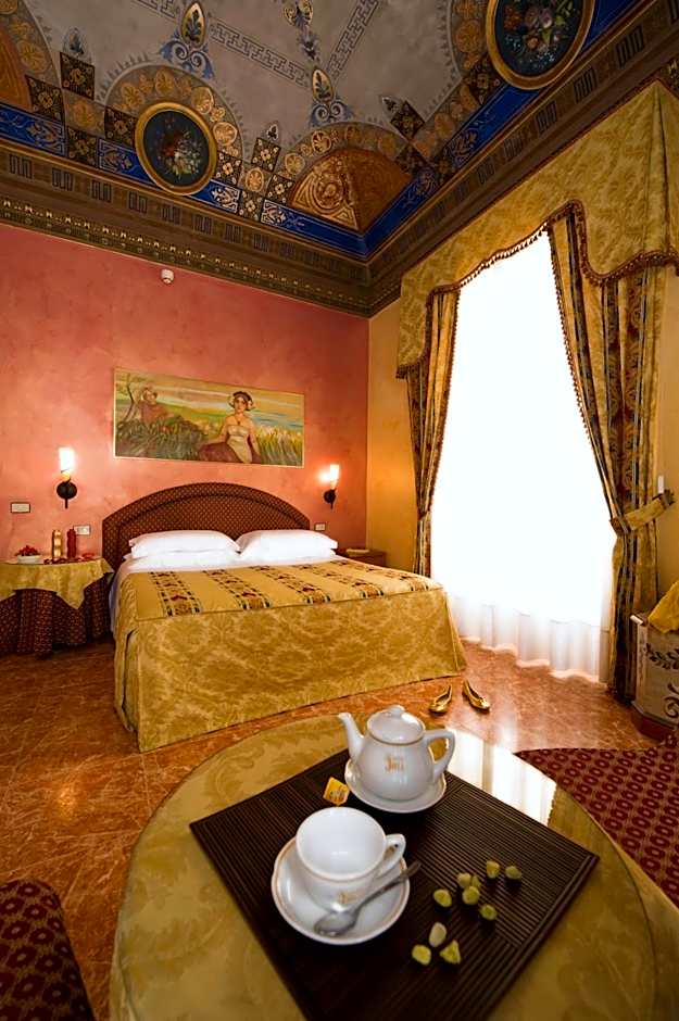 Hotel Joli