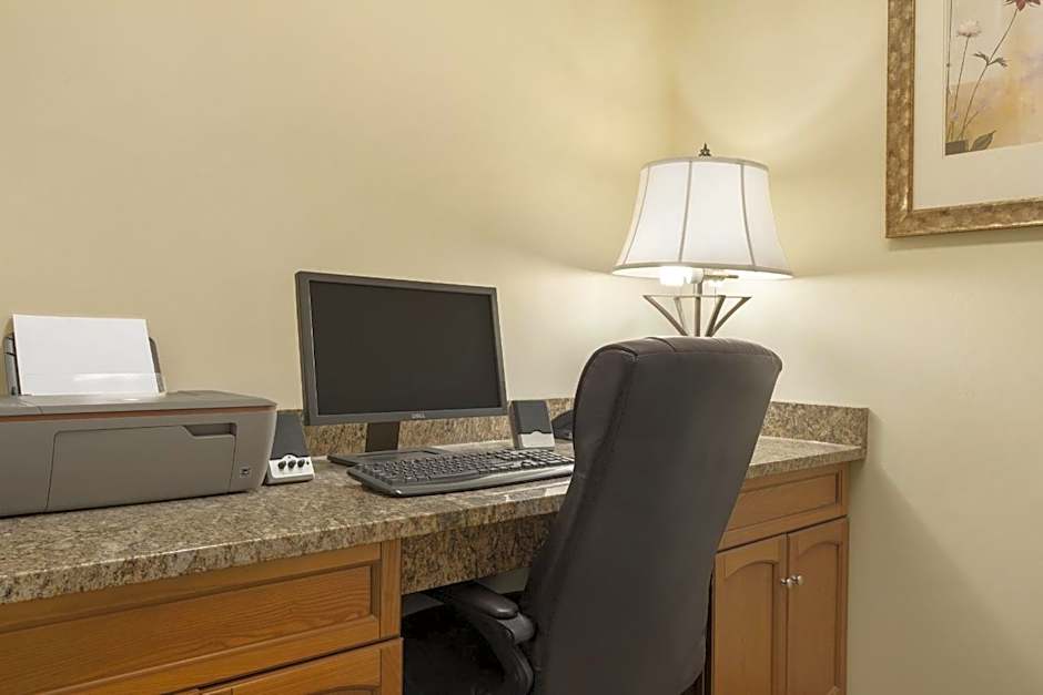 Country Inn & Suites by Radisson, Moline Airport, IL