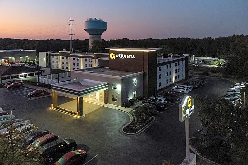 La Quinta Inn & Suites by Wyndham Lexington Park