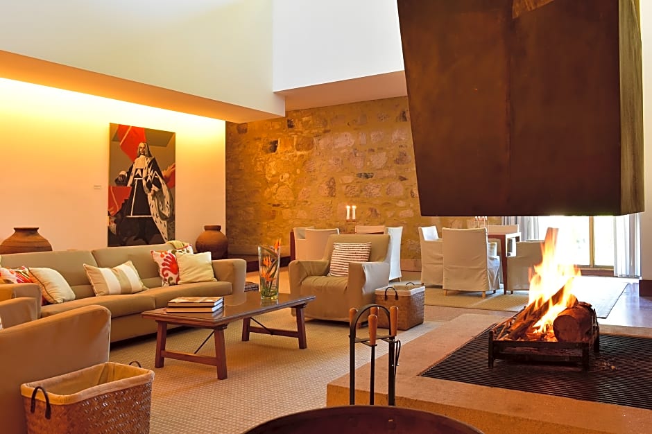 Pousada Convento de Arraiolos - Historic Hotel