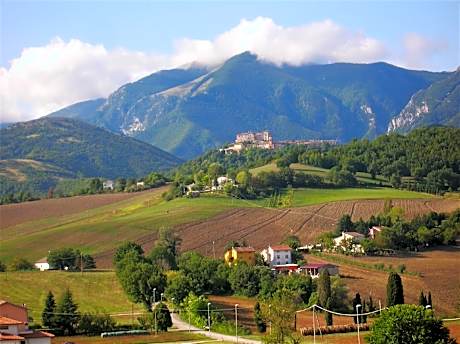 Mansarda Viti - View on the pediment -