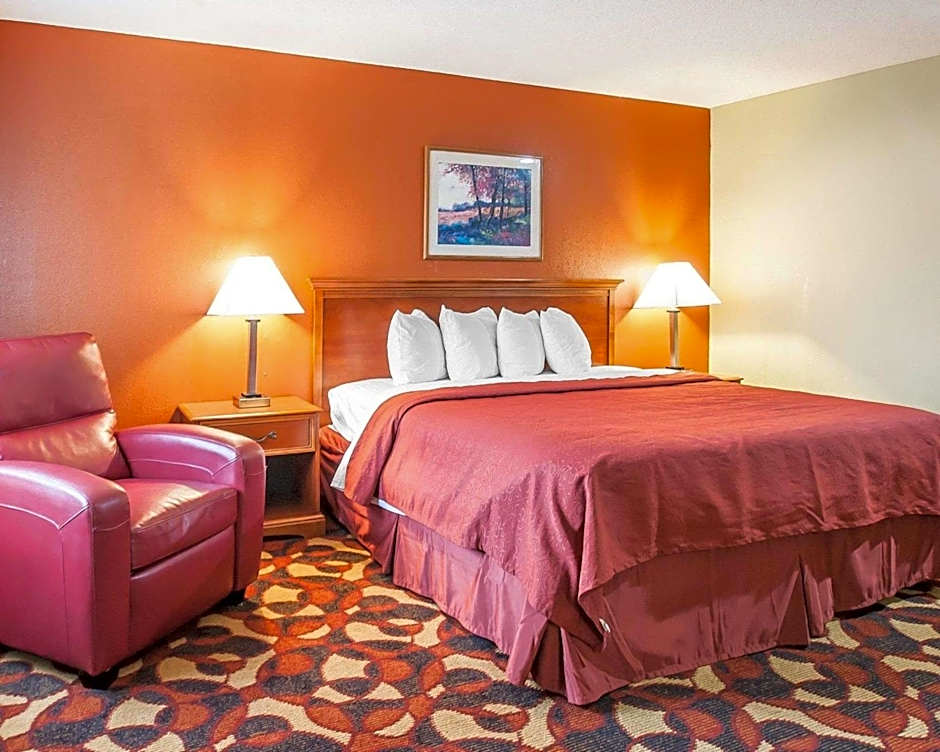 Quality Inn & Suites Kansas City I-435n Near Sports Complex