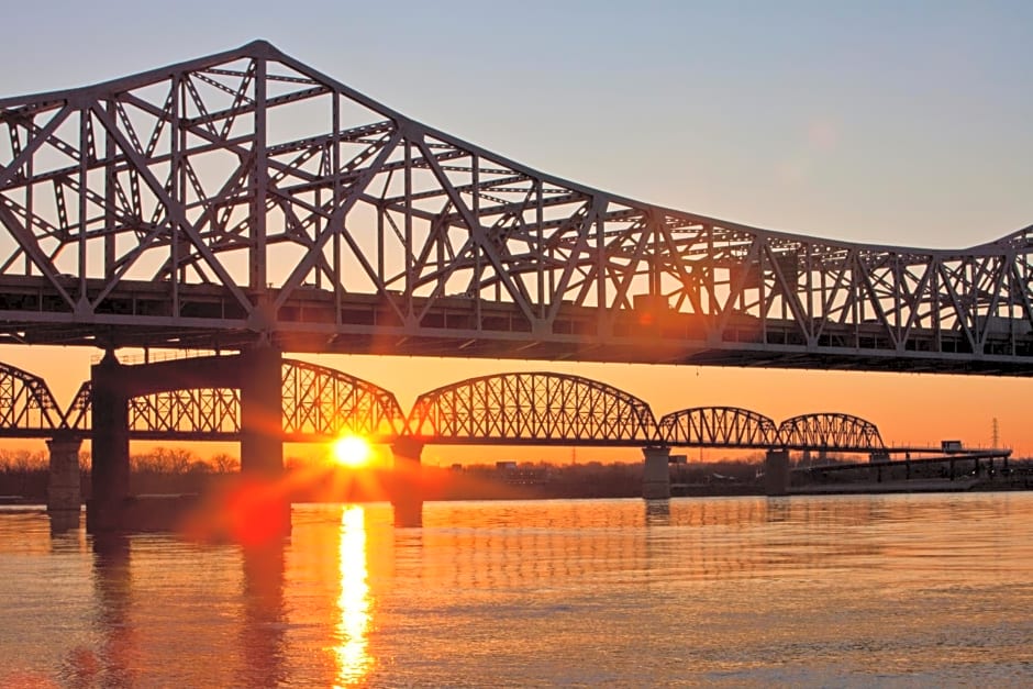 Sheraton Louisville Riverside Hotel