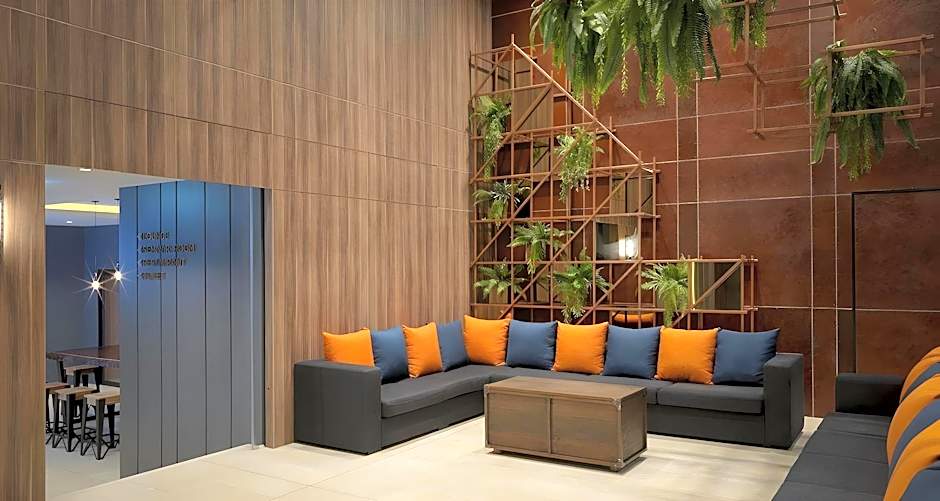 PRIME TOWN - Posh & Port Hotel PHUKET