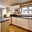 Primrose Lodge with Hot Tub