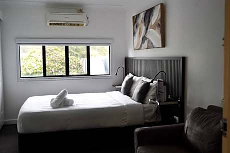 Double or Twin Room with Bathroom