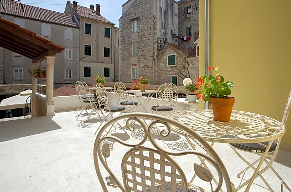 Aspalathos Residence
