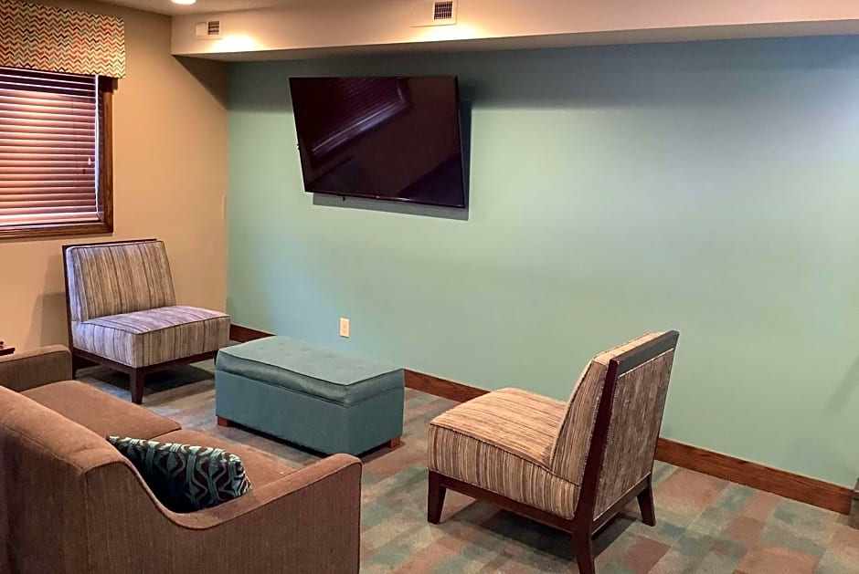 Super 8 by Wyndham Lincoln West