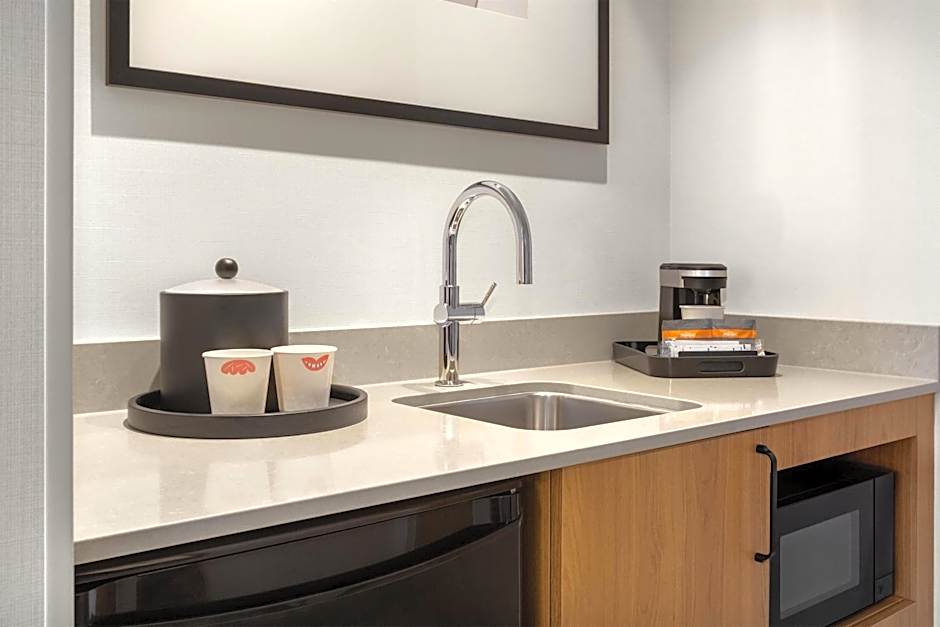 Hampton Inn & Suites by Hilton Langley-Surrey