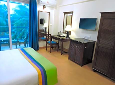 Standard Room With Balcony & Pool View