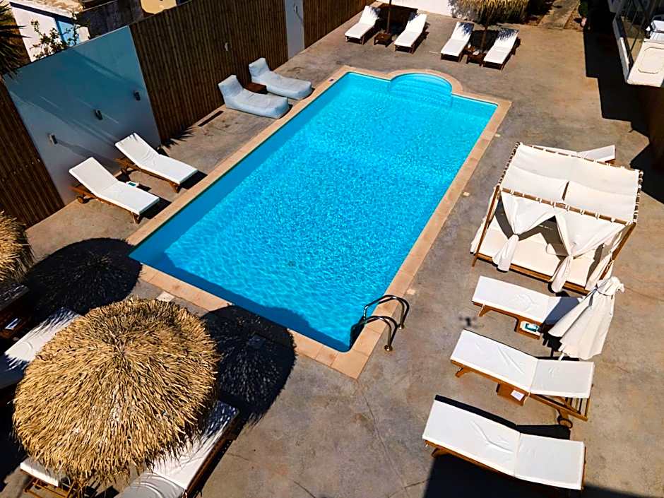 Manias Hotel Apartments