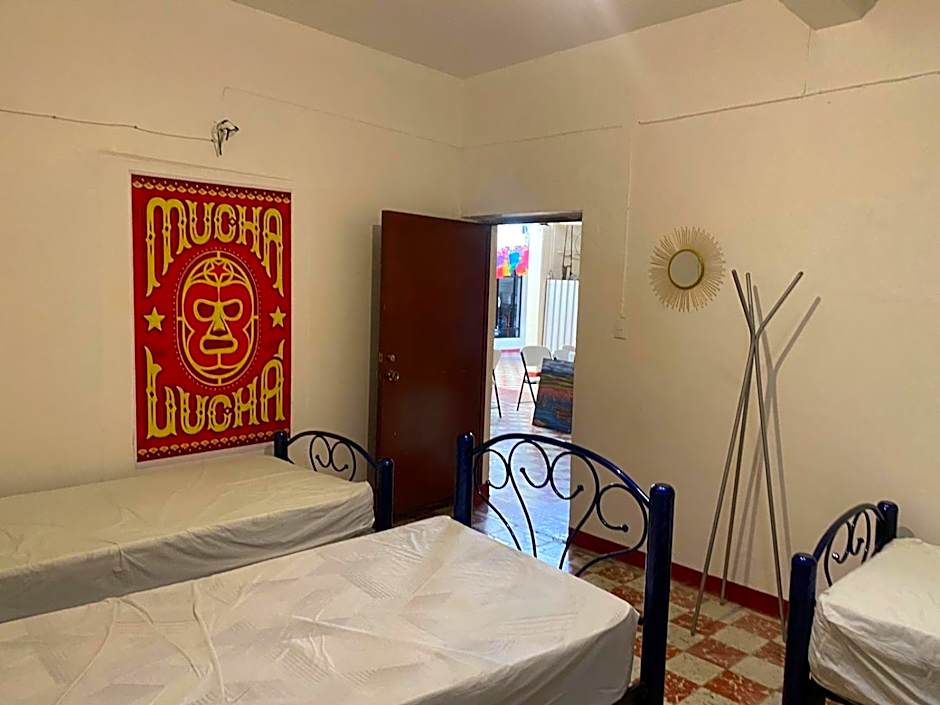 Hostal mil Mascaras 7