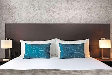 Deluxe King Room with Balcony