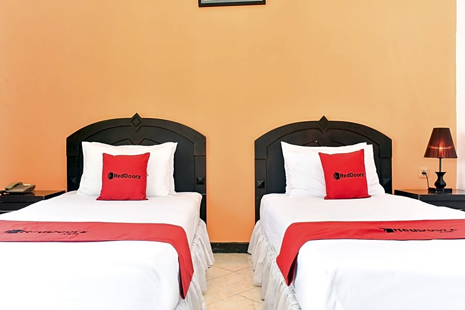 RedDoorz Plus @ Tirta Kencana Hotel