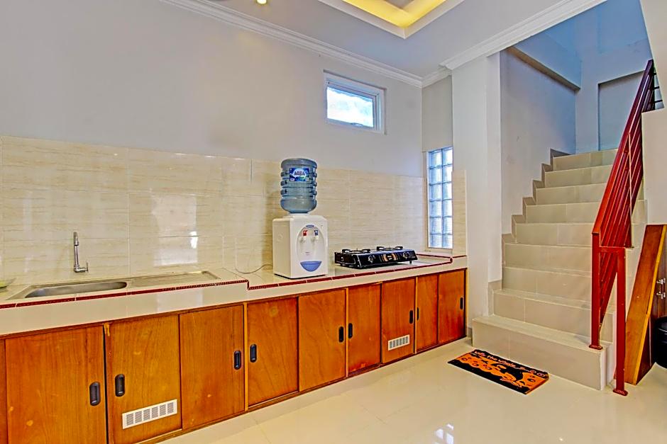 OYO 92879 Imperial Inn