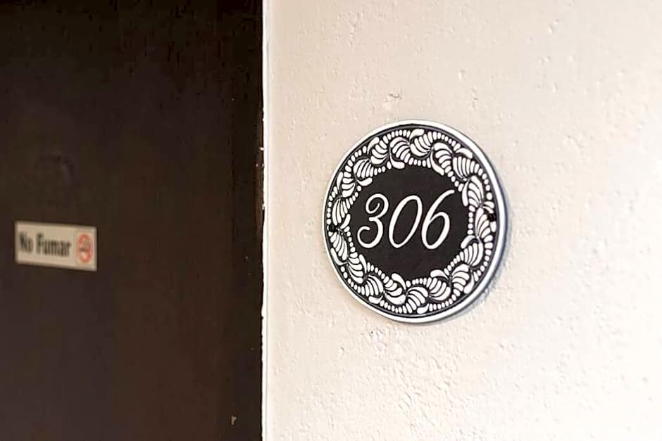 306 Zocalo Cathedral 2Bdrm 2bath apt AC Rooftop
