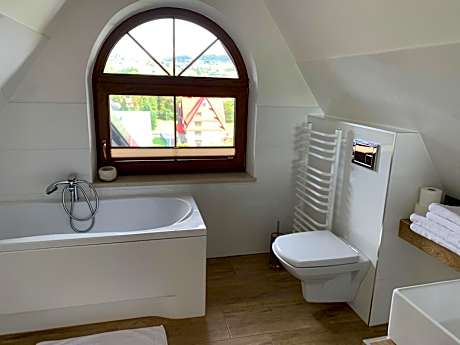 Twin Room with Bath
