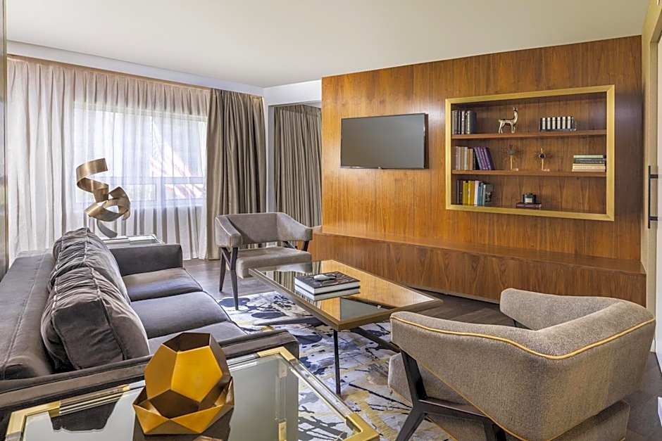 The Statler Dallas, Curio Collection By Hilton