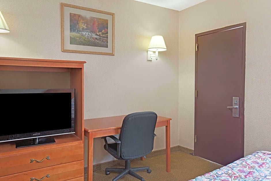 Knights Inn Pine Brook