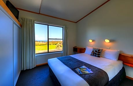 Two-Bedroom Apartment with Sea View