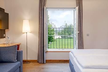 Superior Double or Twin Room with Lake View