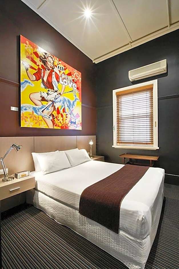 Tolarno Hotel
