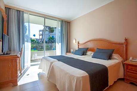 One-Bedroom Apartment (2 Adults)