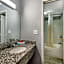 Econo Lodge Inn & Suites I-64 & Us 13