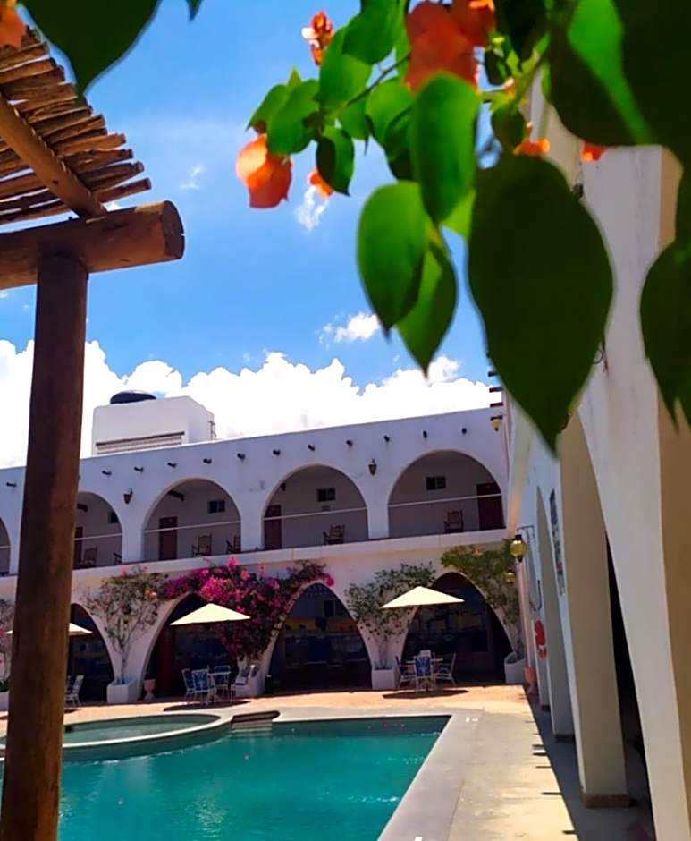 Hotel Hacienda Bugambilias