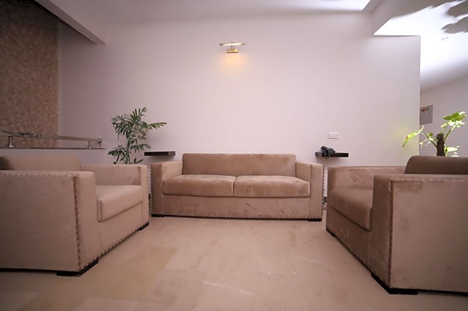 Zifan Hotel & Suites