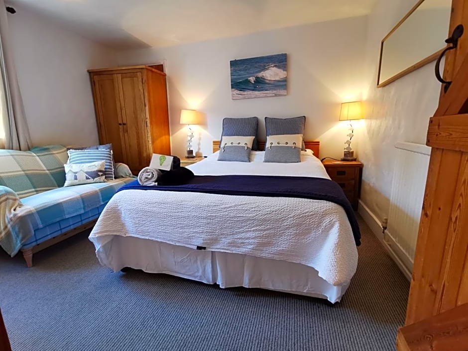 AnchorageWells Entire Cottage OR a King Ensuite on Room Only