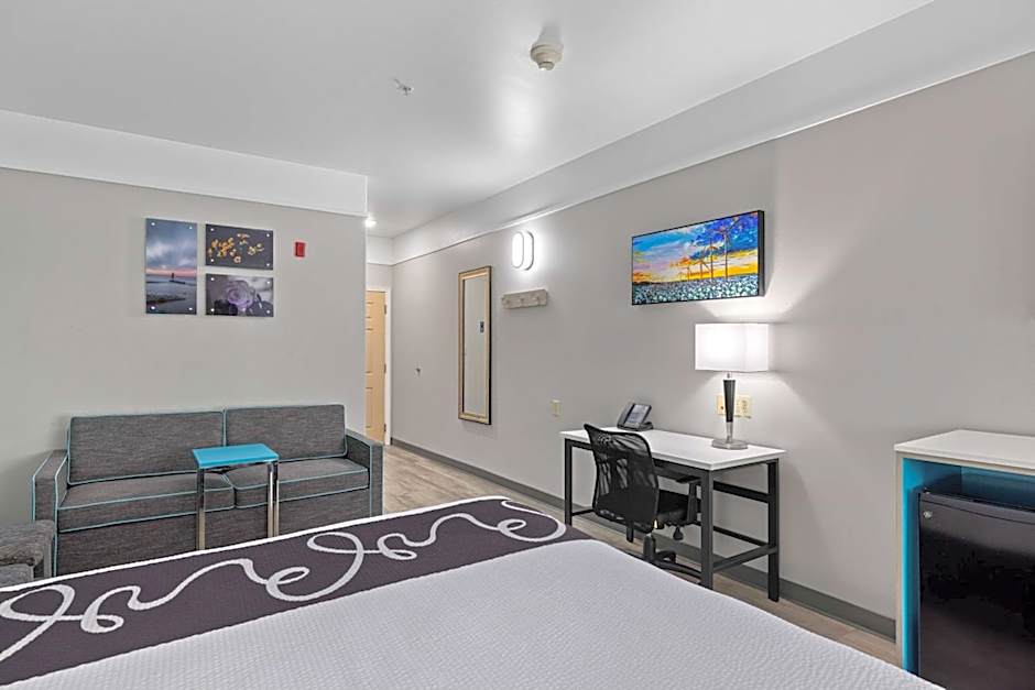 La Quinta Inn & Suites by Wyndham Raymondville