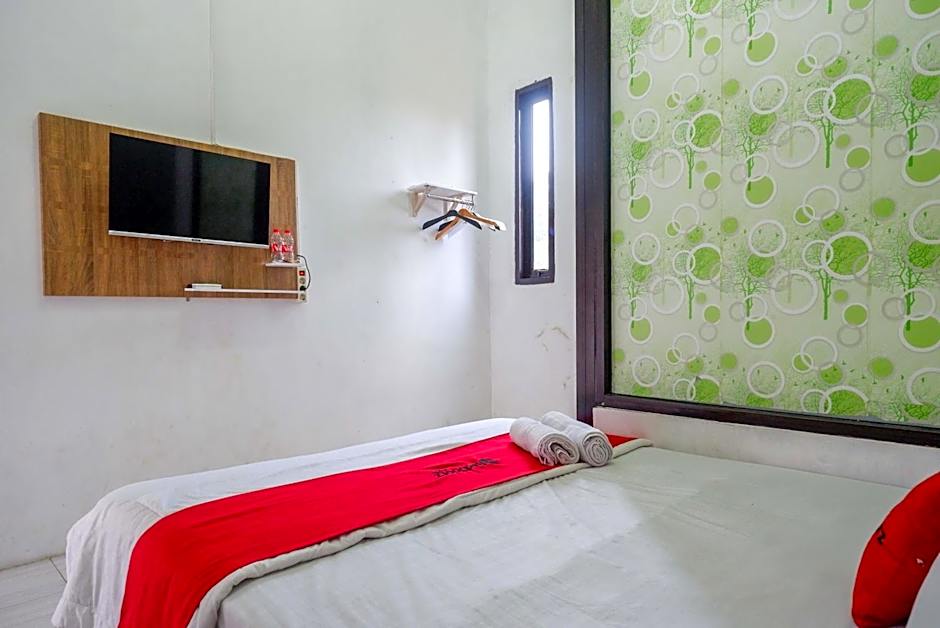 RedDoorz Syariah near Alun Alun Kajen