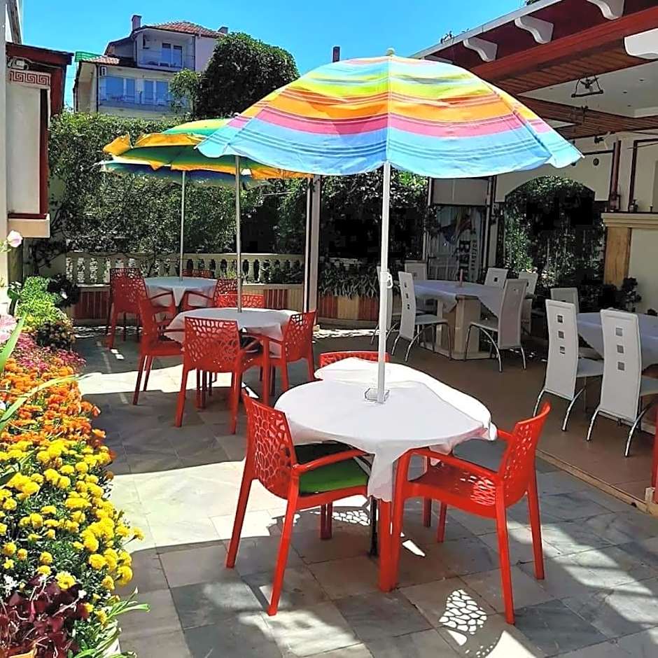 Family Hotel Flora