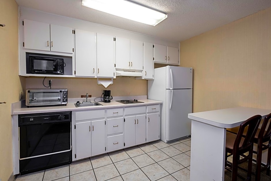 Red Roof Inn & Suites Dothan
