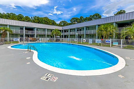 Quality Inn & Suites Hardeeville - Savannah North - Renovated with Hot Breakfast Included