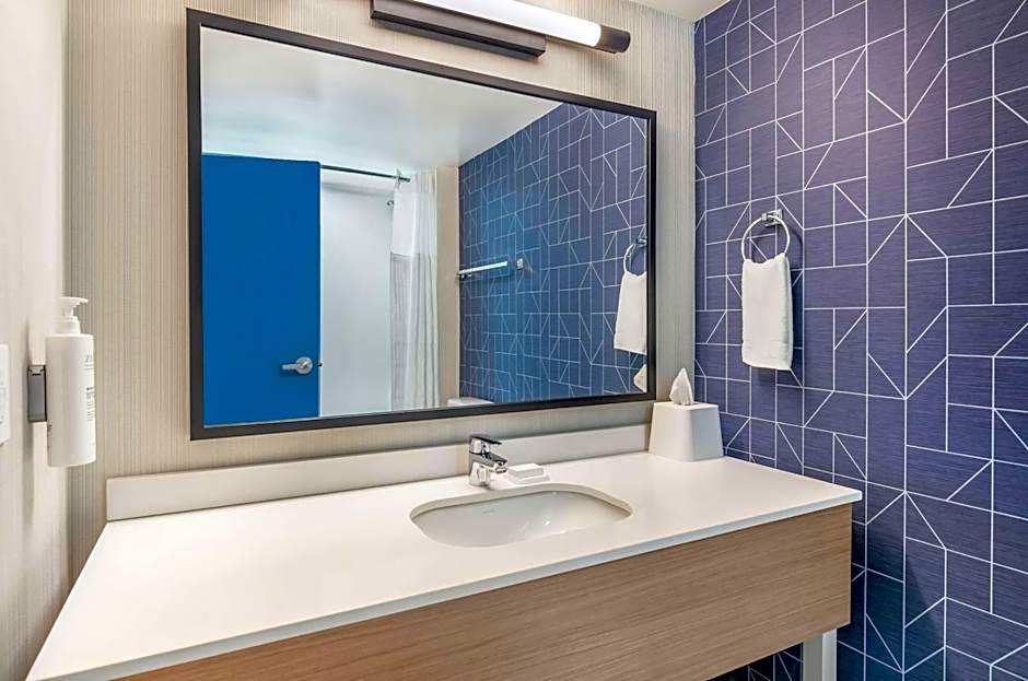 Spark by Hilton Roanoke Airport