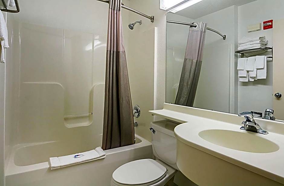 Motel 6-Sycamore, IL