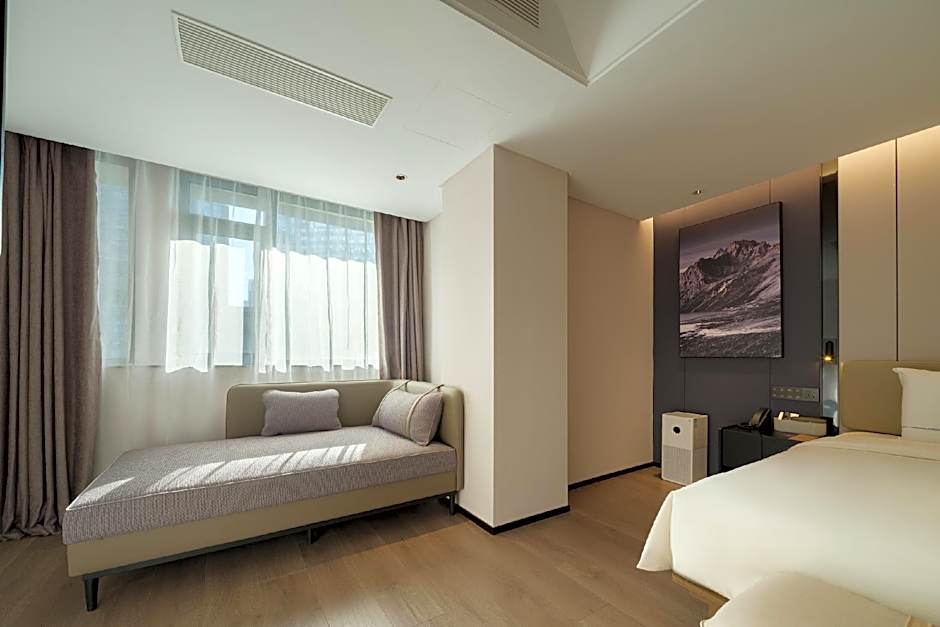 Atour Hotel Dalian Donggang Business District Gangwan Plaza