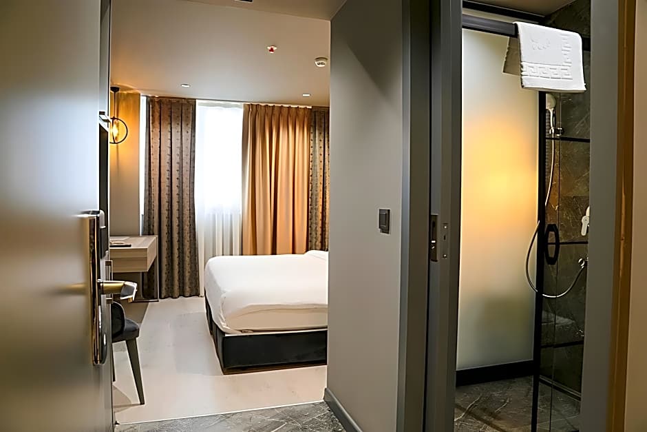 Pasaport Pier Hotel