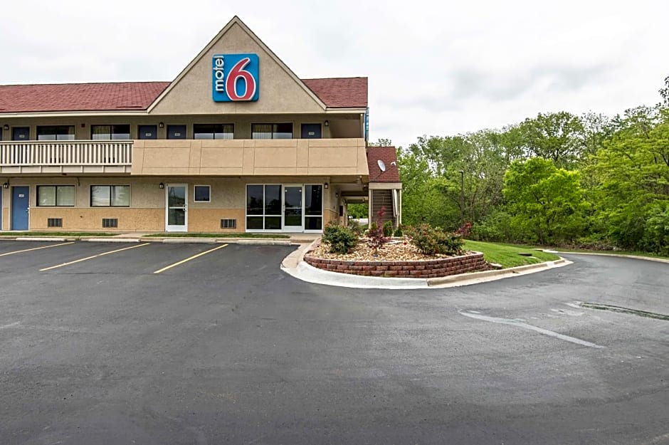 Motel 6-Overland Park, KS