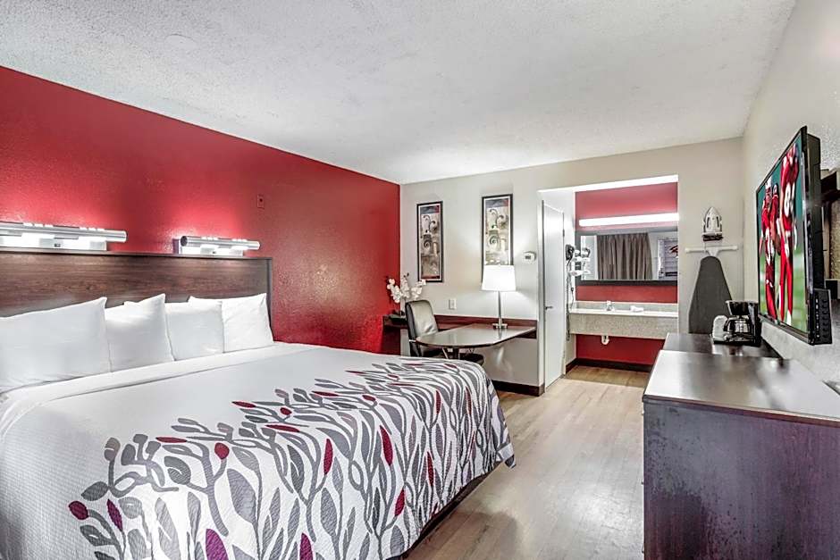 Photo 1 of 5 of Superior 1 King Bed