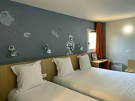 Triple Room (1 Double Bed + 1 Single Bed)