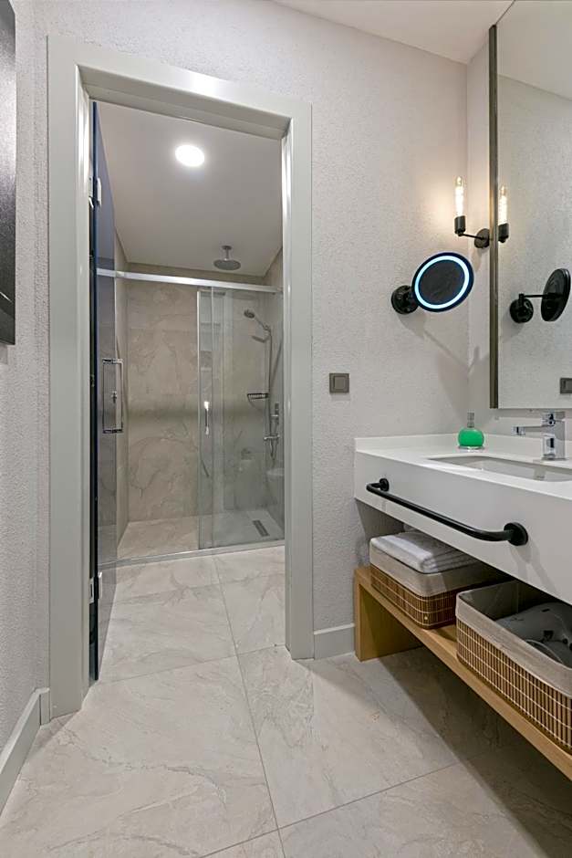 A Suite Side