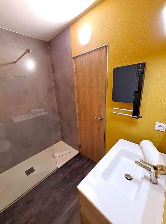 Brit Hotel le Cygne