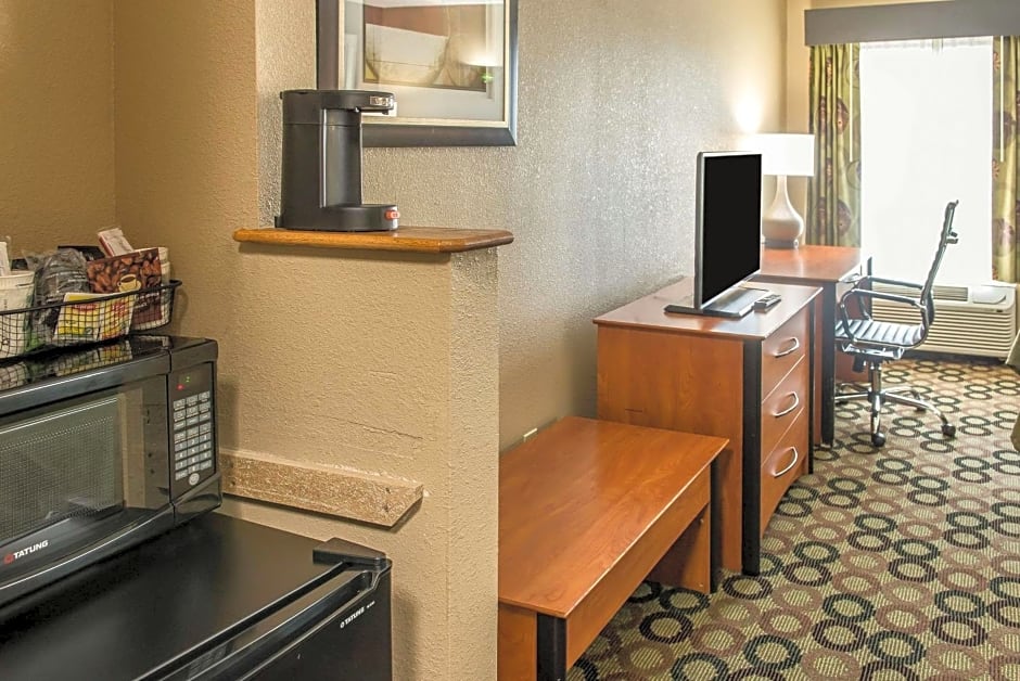 Quality Inn & Suites Columbus West