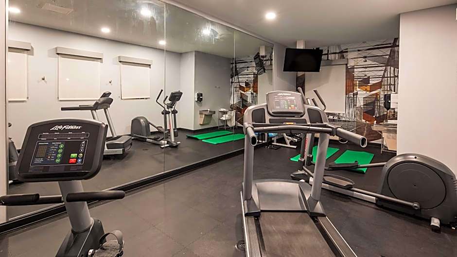 Best Western Plus New Cumberland Inn & Suites